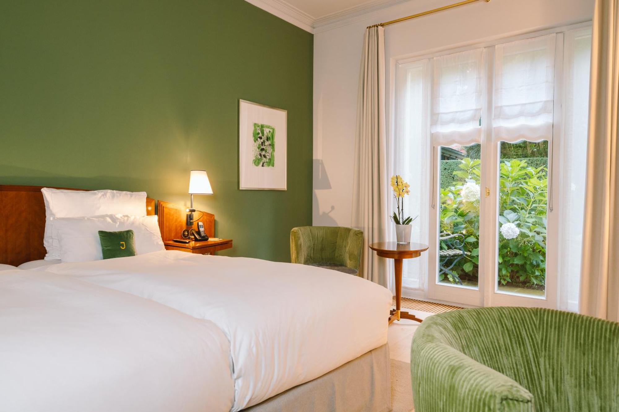 Hotel Louis C. Jacob Hamburg Exterior photo A room at the hotel